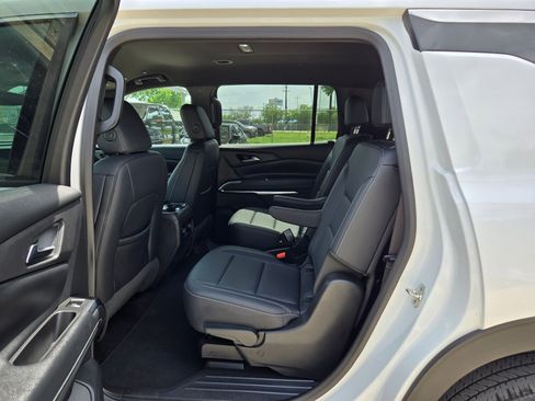 Certified 2025 Chevrolet Traverse LT FWD image 21