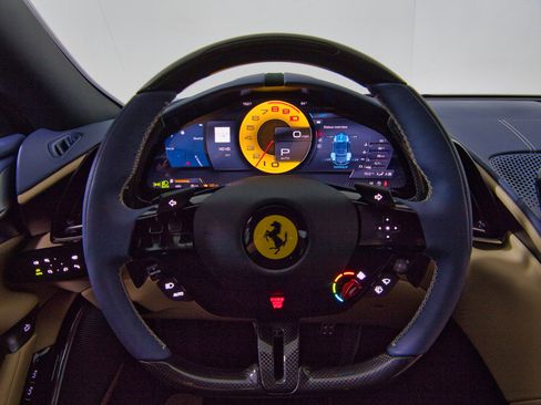 Certified 2025 Ferrari Roma Spider RWD image 11