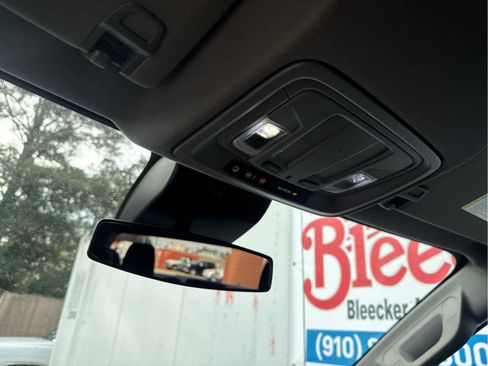 Used 2024 Chevrolet Silverado 1500 Custom image 32