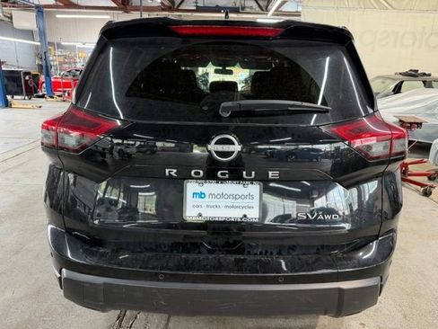 Used 2024 Nissan Rogue SV AWD/4WD image 3