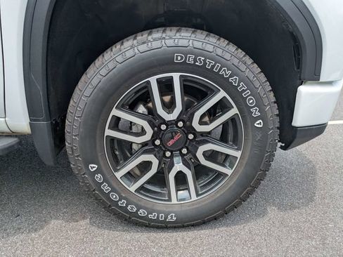 Used 2024 GMC Sierra 1500 AT4 w/ AT4 Premium Package AWD/4WD image 11