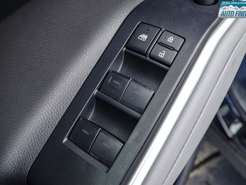 Used 2023 Toyota Highlander XLE AWD/4WD image 11