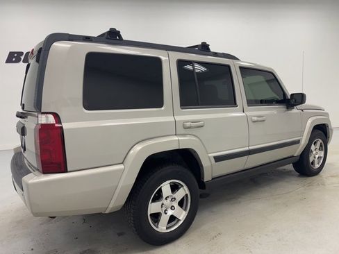 Used 2009 Jeep Commander Sport image 5