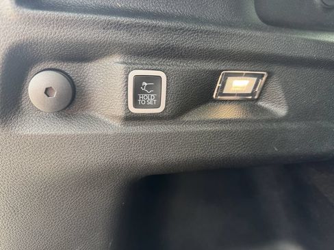 Used 2024 Jeep Grand Cherokee L Altitude AWD/4WD image 9
