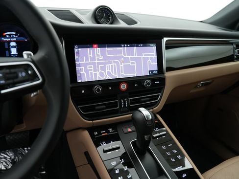 Certified 2025 Porsche Macan S AWD/4WD image 21
