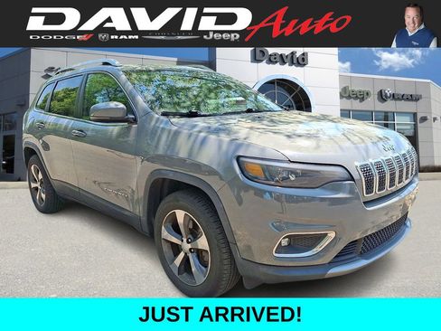 Used 2019 Jeep Cherokee Limited w/ Trailer Tow Group AWD/4WD image 1