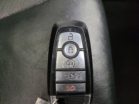 Used 2019 Ford Edge Titanium w/ Equipment Group 301A AWD/4WD image 32