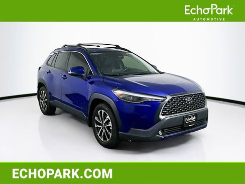 Used 2024 Toyota Corolla Cross XLE image 1