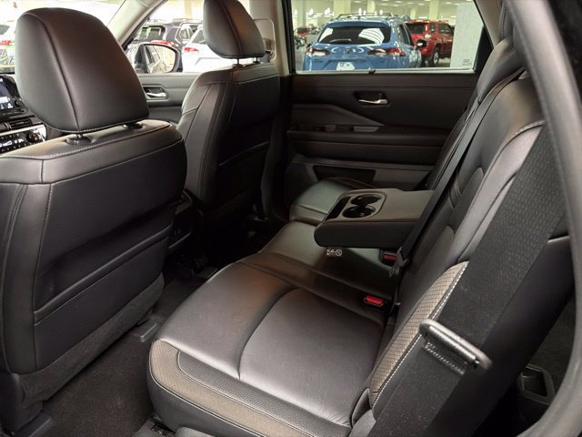 Used 2024 Nissan Pathfinder SL w/ Black Appearance Package AWD/4WD image 15
