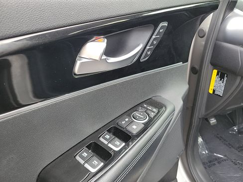 Used 2016 Kia Sorento SX image 18