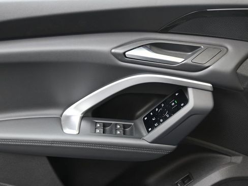 Certified 2025 Audi Q5 Premium w/ Convenience Package image 21