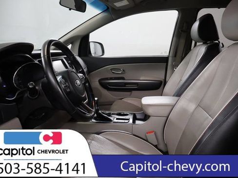 Used 2019 Kia Sedona EX FWD image 12