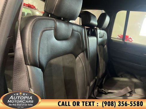 Used 2023 Jeep Grand Cherokee Altitude image 14