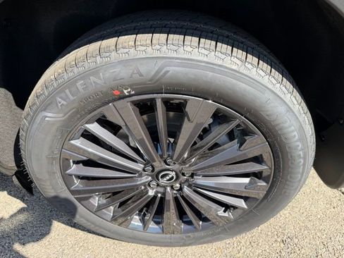 New 2026 Nissan Pathfinder SL w/ SL Premium Package image 10