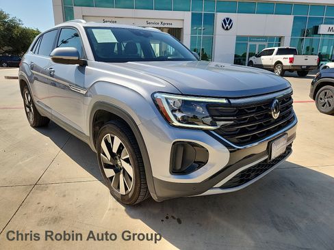 Certified 2025 Volkswagen Atlas Cross Sport SE FWD image 1