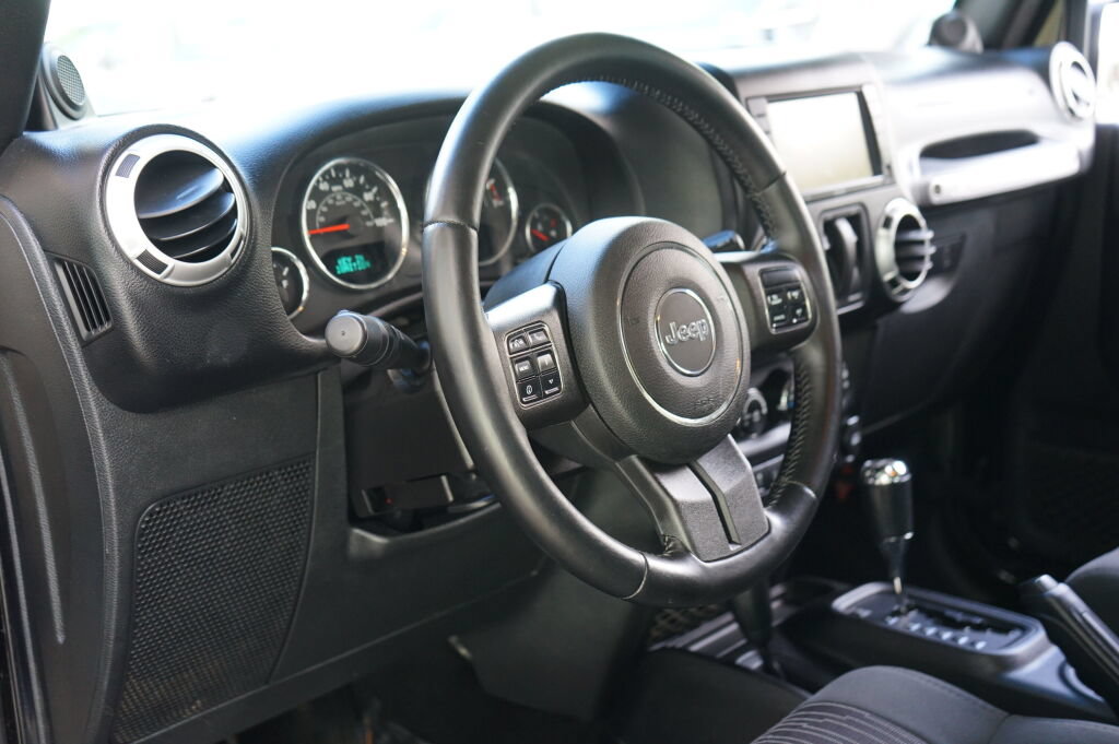 Used 2011 Jeep Wrangler Sahara w/ Connectivity Group AWD/4WD image 18