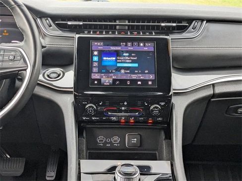 Used 2021 Jeep Grand Cherokee L Laredo image 17