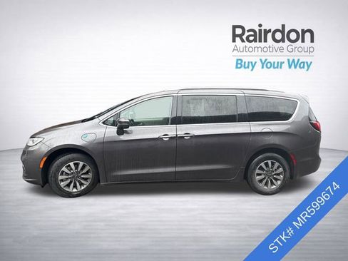 Used 2021 Chrysler Pacifica Touring-L image 4