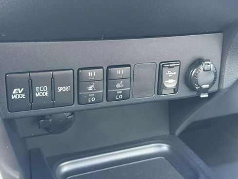 Used 2016 Toyota RAV4 Limited AWD/4WD image 37