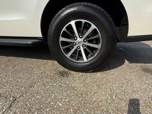 Used 2018 Ford Expedition XLT RWD image 7