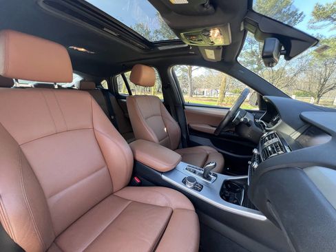 Used 2018 BMW X4 M40i image 16