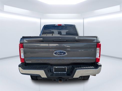 Used 2018 Ford F250 XLT image 4