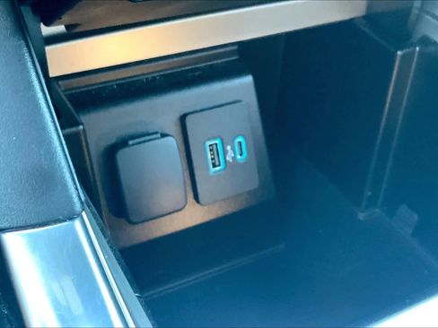 Used 2020 Ford Explorer Platinum w/ Premium Technology Package image 25