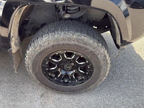 Used 2017 Toyota Tacoma Limited w/ Tow Package AWD/4WD image 4