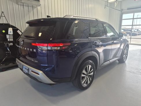 Used 2025 Nissan Pathfinder SL AWD/4WD image 3