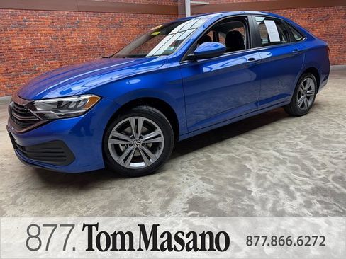 Used 2024 Volkswagen Jetta SE image 1