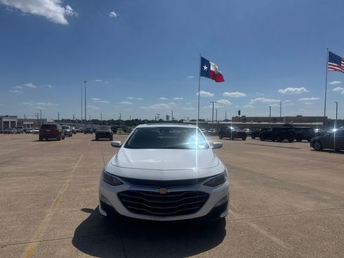 Used 2024 Chevrolet Malibu LT FWD image 5