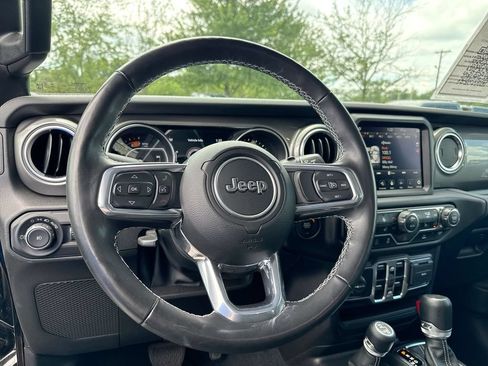 Used 2022 Jeep Wrangler Unlimited Sahara w/ Cold Weather Group AWD/4WD image 11
