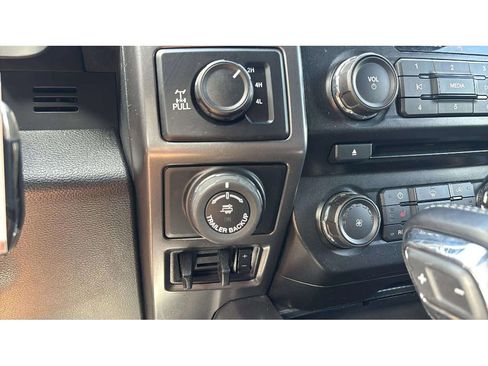 Used 2018 Ford F150 XLT w/ Equipment Group 302A Luxury AWD/4WD image 15