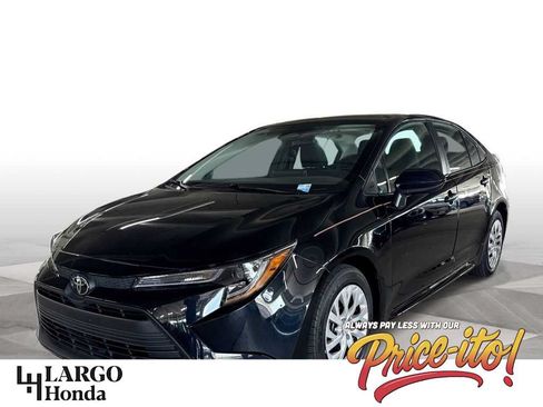 Used 2025 Toyota Corolla LE FWD image 1