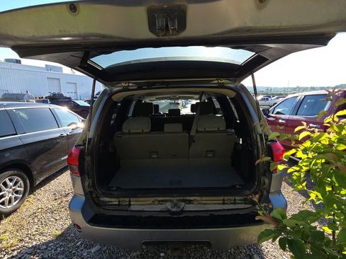 Used 2016 Toyota Sequoia SR5 AWD/4WD image 15