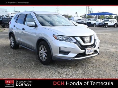 Used 2017 Nissan Rogue S image 3