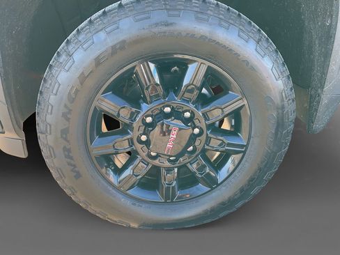 Used 2025 GMC Sierra 2500 AT4 w/ AT4 Premium Plus Package image 13