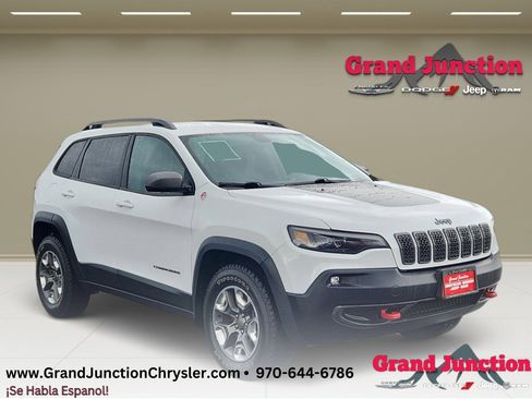 Used 2019 Jeep Cherokee Trailhawk w/ Cold Weather Group AWD/4WD image 1