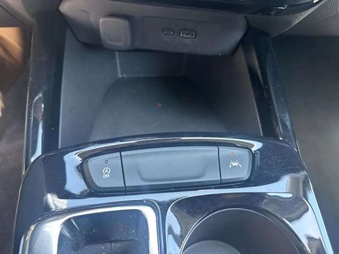 Used 2025 Chevrolet Trax LT FWD image 13
