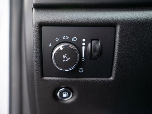 Used 2021 Jeep Grand Cherokee Laredo image 17