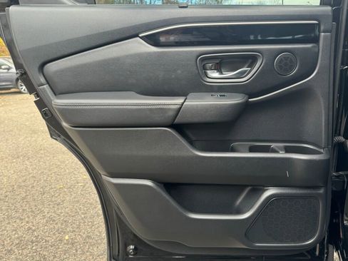 Used 2023 Honda Pilot Touring image 17