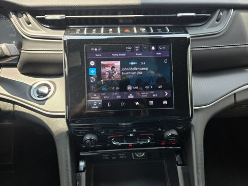 Used 2025 Jeep Grand Cherokee Altitude AWD/4WD image 15