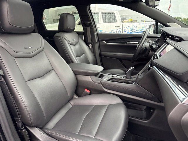 Used 2023 Cadillac XT5 Premium Luxury w/ Technology Package AWD/4WD image 29