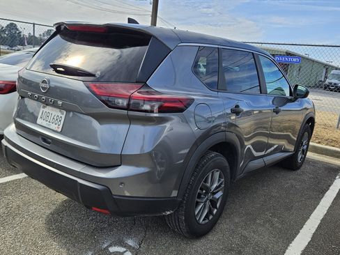 Used 2024 Nissan Rogue S image 8