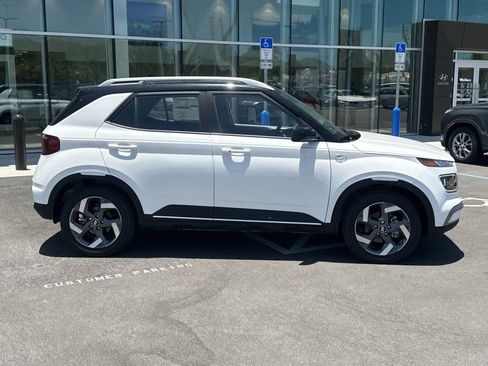 New 2025 Hyundai Venue Limited image 5