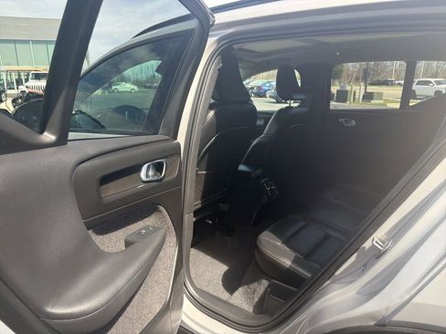 Certified 2025 Volvo XC40 B5 Plus image 7