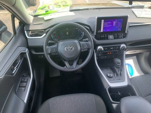 Used 2025 Toyota RAV4 XLE AWD/4WD image 17