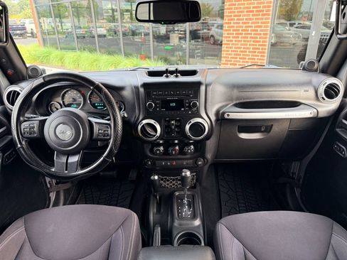 Used 2013 Jeep Wrangler Unlimited Rubicon w/ Connectivity Group AWD/4WD image 15