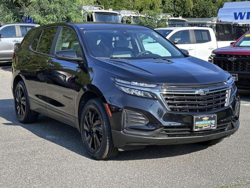 Used 2023 Chevrolet Equinox LS w/ LS Convenience Package AWD/4WD image 5