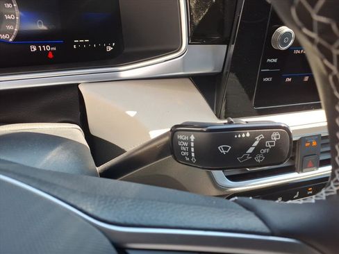 New 2026 Volkswagen Taos SE AWD/4WD image 18